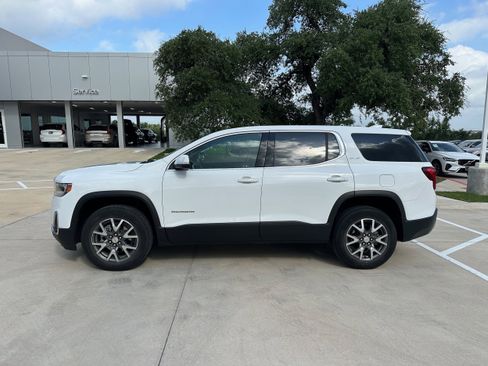 Used 2022 GMC Acadia SLE image 3