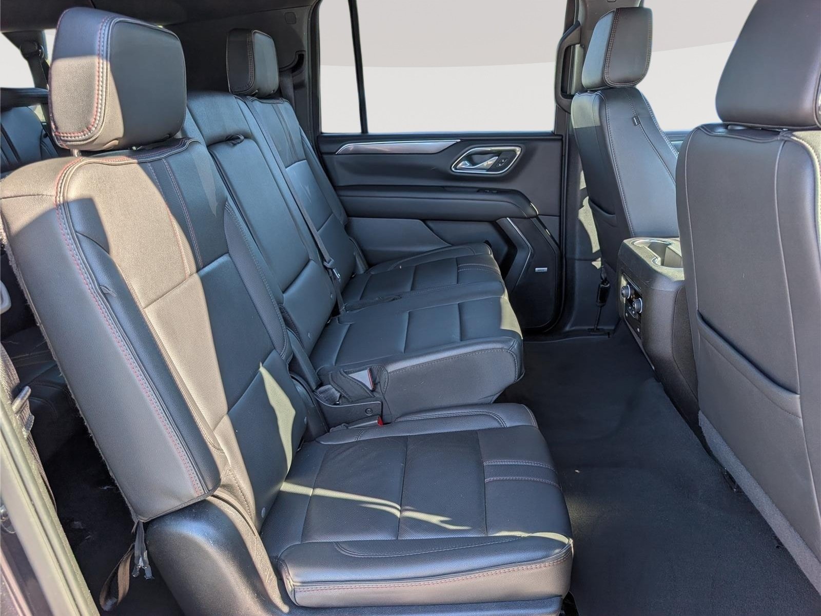Used 2024 Chevrolet Suburban RST RWD image 13