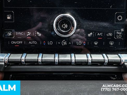 Used 2025 GMC Yukon Denali AWD/4WD image 42