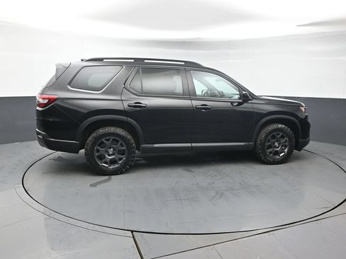 Certified 2023 Honda Pilot TrailSport image 7