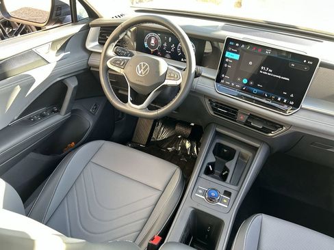 New 2026 Volkswagen Tiguan SE image 10