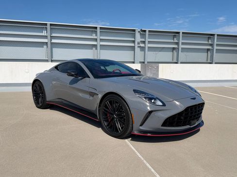 Used 2025 Aston Martin V8 Vantage Coupe RWD image 2