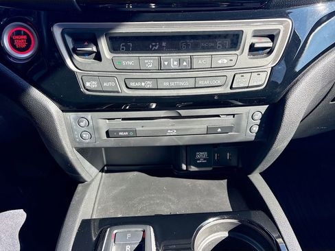 Used 2017 Honda Pilot Elite image 16