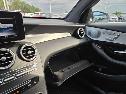 Used 2019 Mercedes-Benz GLC 300 4MATIC image 17