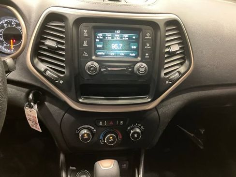 Used 2017 Jeep Cherokee Sport w/ Trailer Tow Group AWD/4WD image 26