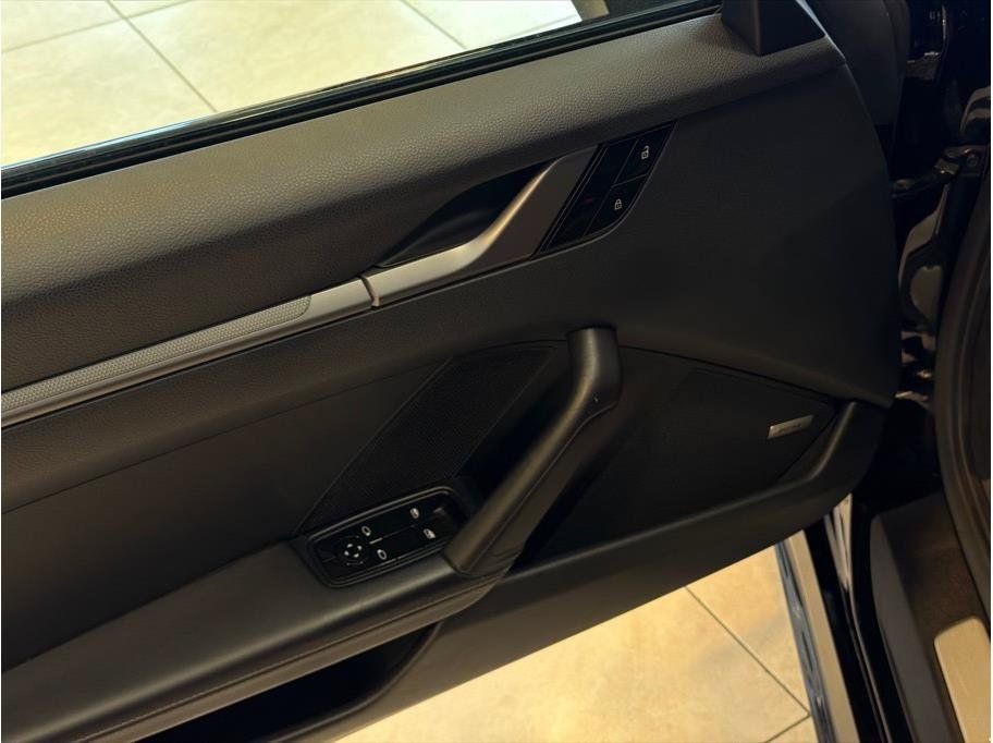 Used 2020 Porsche 911 Carrera image 11