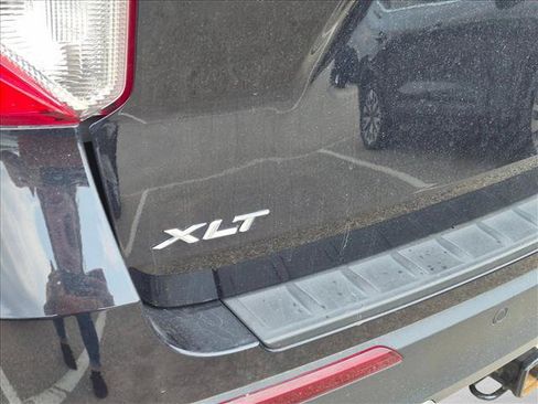 Used 2022 Ford Explorer XLT w/ Equipment Group 202A AWD/4WD image 13