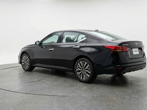 Used 2025 Nissan Altima 2.5 SV image 6