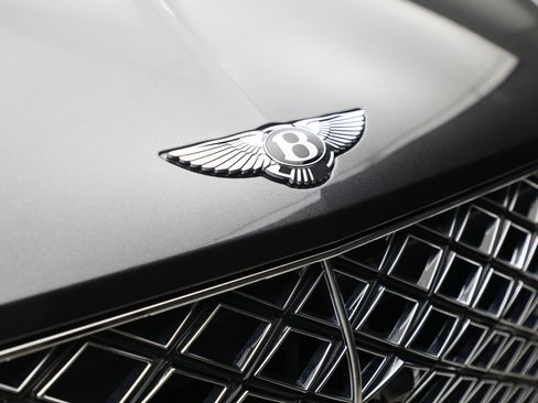 New 2025 Bentley Bentayga Extended Wheelbase image 12