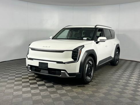 Used 2024 Kia EV9 Wind image 3