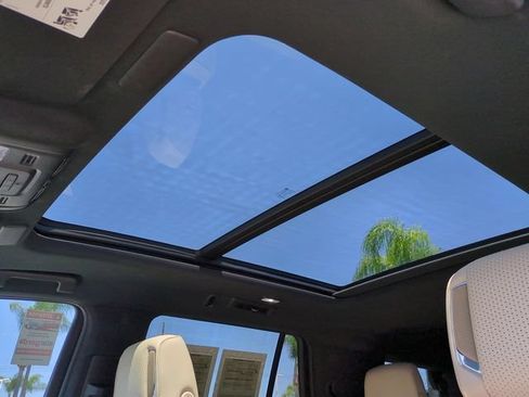 Used 2022 Cadillac Escalade Premium Luxury RWD image 20