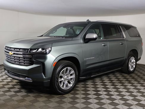 Used 2023 Chevrolet Suburban Premier image 10