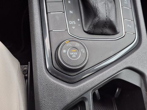 Used 2019 Volkswagen Tiguan SEL AWD/4WD image 24