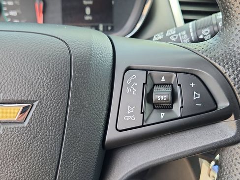 Used 2021 Chevrolet Trax LT AWD/4WD image 19