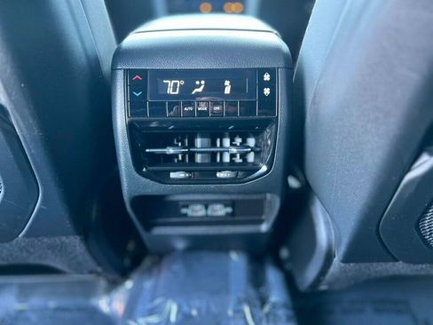 Used 2023 Jeep Grand Cherokee L Laredo image 18