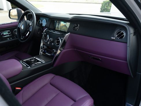 Used 2024 Rolls-Royce Cullinan AWD/4WD image 33