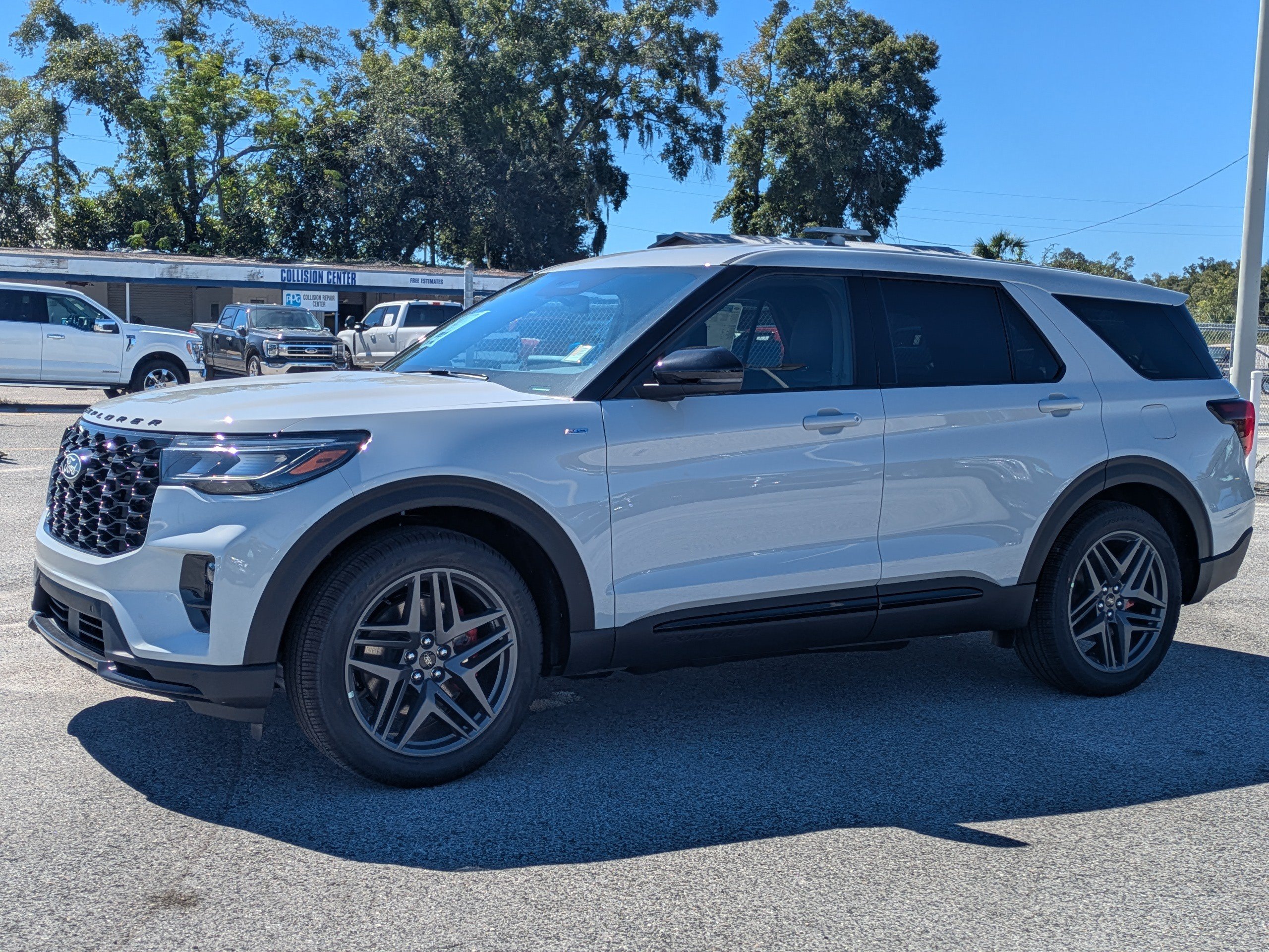 New 2027 Ford Explorer ST-Line w/ Premium Package RWD image 8