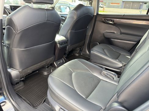 Used 2022 Toyota Highlander Limited image 24
