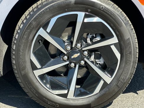 Used 2024 Chevrolet Equinox EV LT FWD image 39