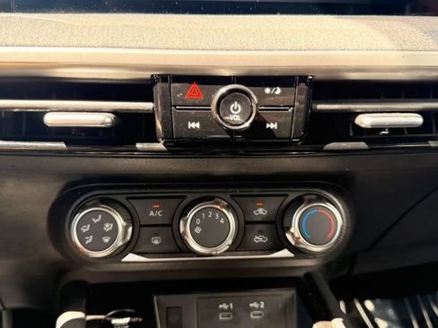 Used 2025 Nissan Kicks SV FWD image 24