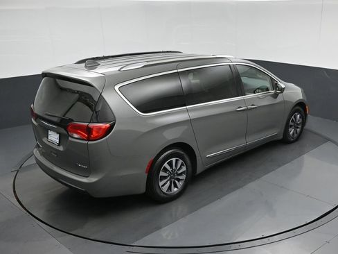 Used 2020 Chrysler Pacifica Limited w/ Advanced Safetytec Group FWD image 77
