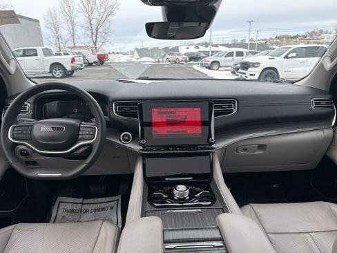 Used 2023 Jeep Wagoneer Series III w/ Premium Group I image 25