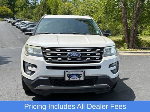 Used 2017 Ford Explorer XLT w/ Equipment Group 201A AWD/4WD image 3