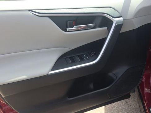 Used 2022 Toyota RAV4 XLE w/ Convenience Package image 10