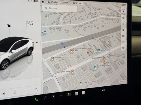 Used 2023 Tesla Model Y Long Range AWD/4WD image 12