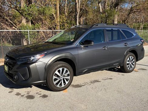 Used 2023 Subaru Outback Premium AWD/4WD image 2