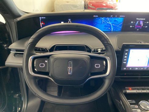 Used 2025 Lincoln Nautilus Reserve w/ Jet Appearance Package AWD/4WD image 18
