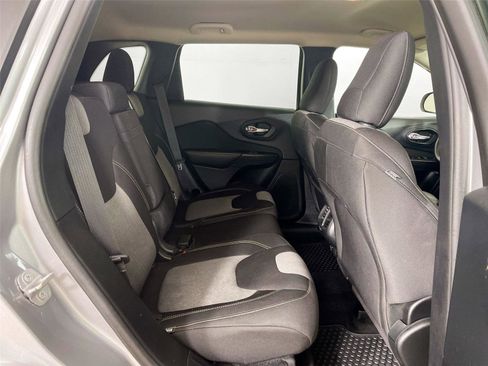 Used 2014 Jeep Cherokee Latitude w/ Cold Weather Group FWD image 24