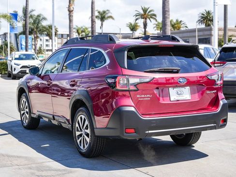 Certified 2025 Subaru Outback Premium AWD/4WD image 10