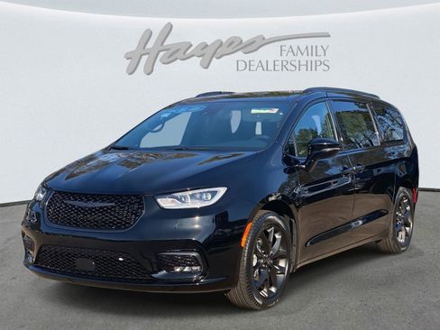 New 2026 Chrysler Pacifica Select image 6