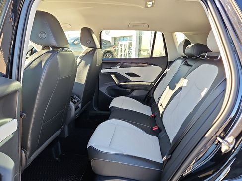 New 2026 Volkswagen Tiguan SE image 10