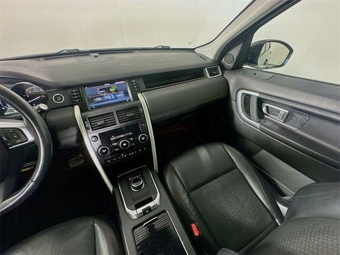 Used 2019 Land Rover Discovery Sport SE image 11