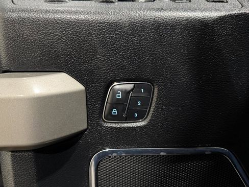 Used 2017 Ford F250 Lariat w/ Chrome Package image 28