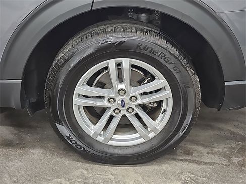 Used 2022 Ford Explorer XLT image 34