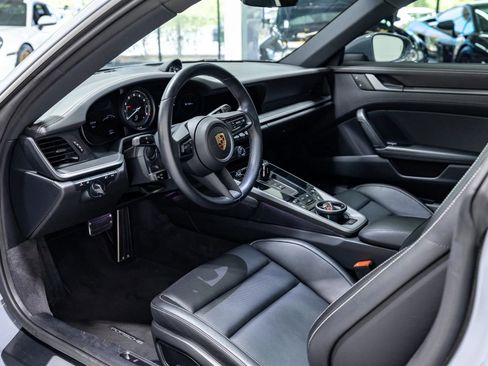 Used 2023 Porsche 911 Carrera image 40