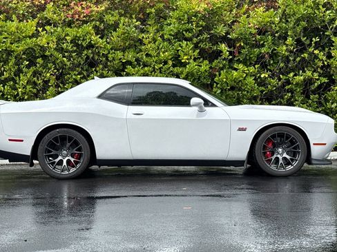 Used 2015 Dodge Challenger SRT w/ Technology Group RWD image 3