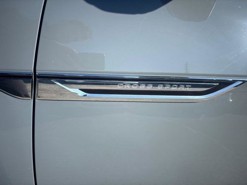 Used 2024 Volkswagen Atlas Cross Sport SEL Premium R-Line image 10