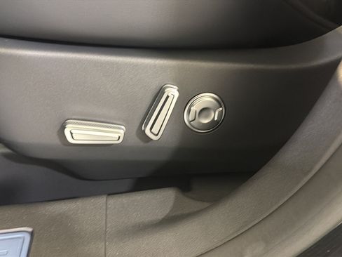 New 2026 Lincoln Nautilus Premier AWD/4WD image 18