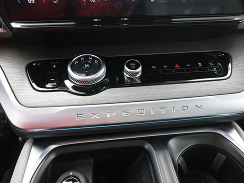 New 2025 Ford Expedition Platinum w/ Driver's Package image 28