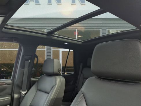 Used 2023 Chevrolet Tahoe Z71 w/ Luxury Package AWD/4WD image 19