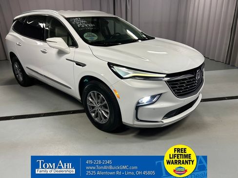Used 2023 Buick Enclave Essence FWD image 1