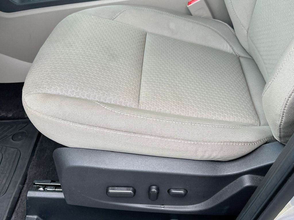 Used 2017 Ford Escape SE w/ SE Cold Weather Package AWD/4WD image 9