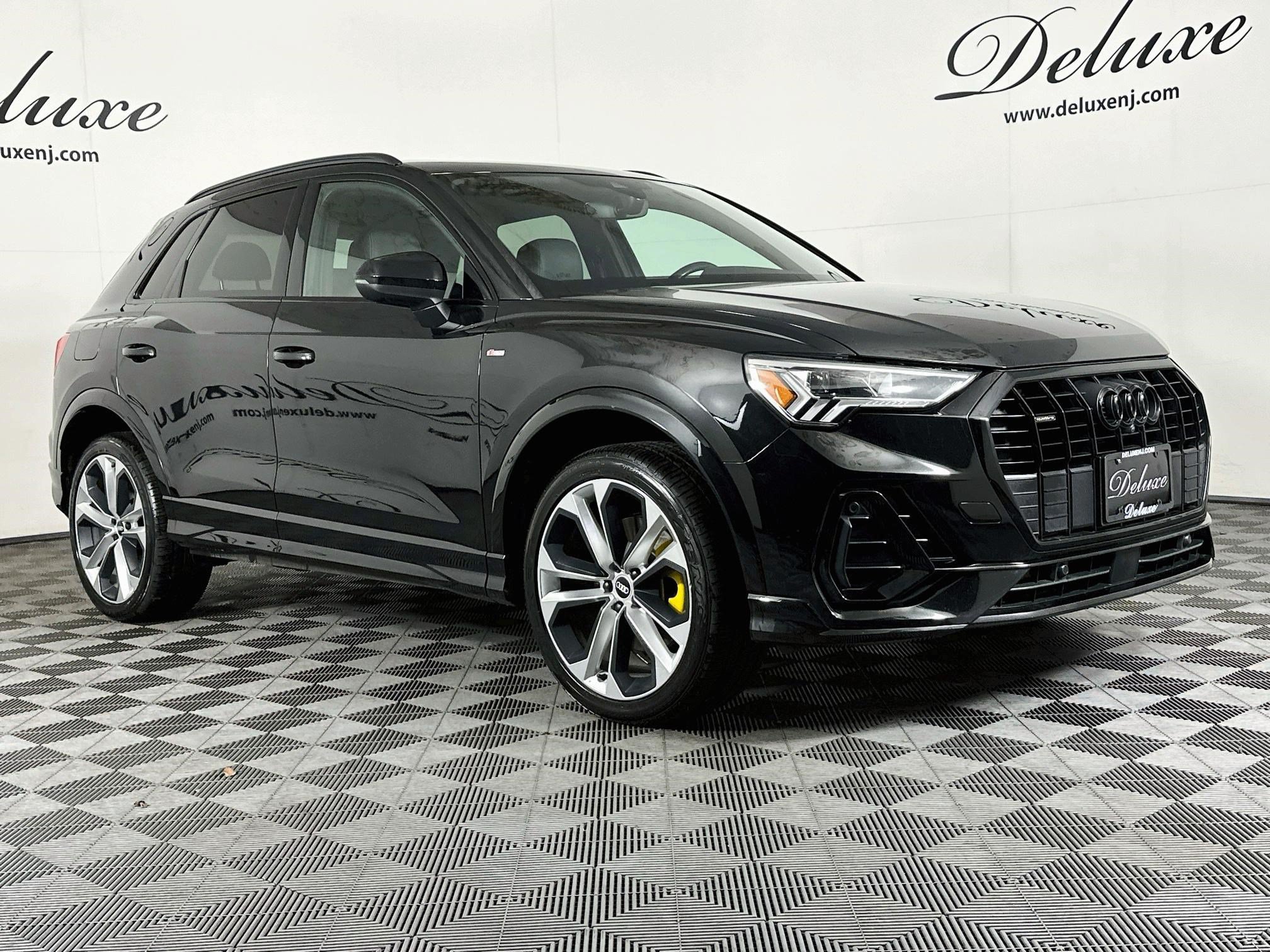 Used 2022 Audi Q3 2.0T Premium Plus w/ Premium Plus Package AWD/4WD image 1