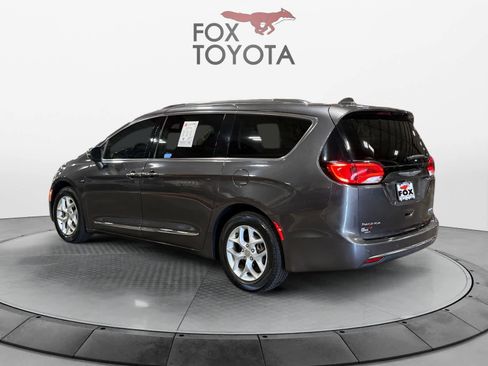 Used 2020 Chrysler Pacifica Limited image 4