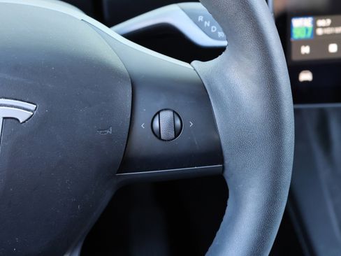 Used 2021 Tesla Model Y Long Range image 19