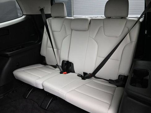 Used 2025 Kia Telluride S FWD image 21